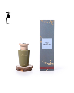 Perfume dispenser with the scent of roses and oud