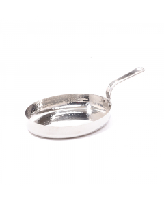 Oval steel frying pan with handle